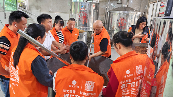 用小型酒廠釀酒設(shè)備開酒坊，釀酒技術(shù)重要還是銷售能力重要？