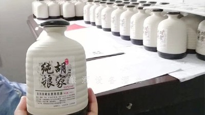 哪里有能釀出農(nóng)村土酒的小型酒廠釀酒設備？