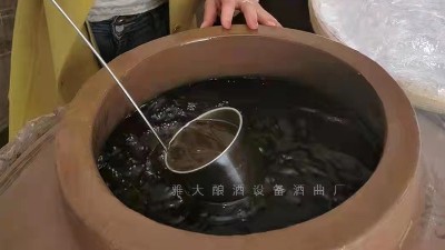 什么是固態(tài)法白酒？很多用蒸餾釀酒設(shè)備做酒的老師傅都不知情